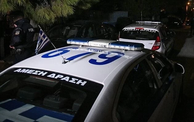 Ένοπλος και μεθυσμένοι έκαναν γυαλιά καρφιά γνωστό μπαρ στη Γλυφάδα